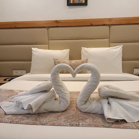 Pine Maderas By Embrace Apartment Kasauli Exterior foto